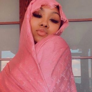 Meet your Posher, Leyla